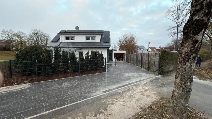 Bau einer Pflasterfläche in Fürstenfeldbruck Professionelle Pflasterarbeiten und Außenanlagen vom Baggerbetrieb